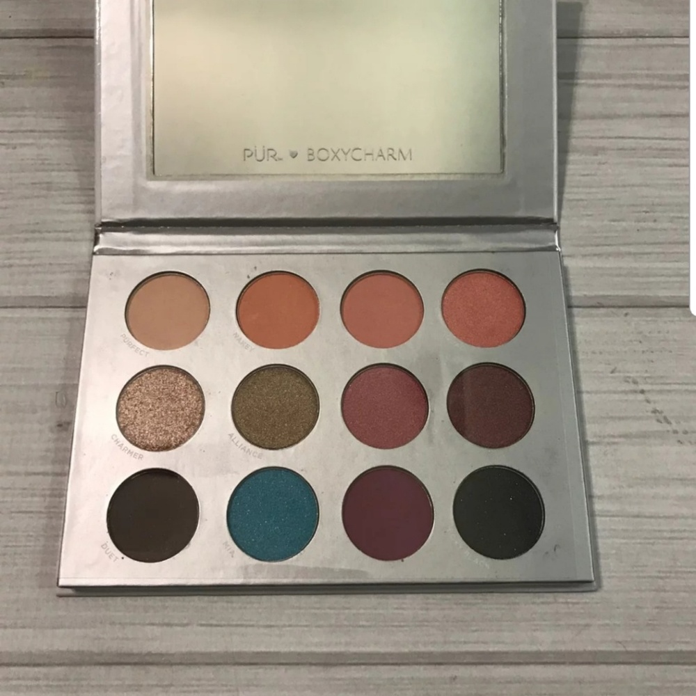 Boxy Charm Exclusive Palette